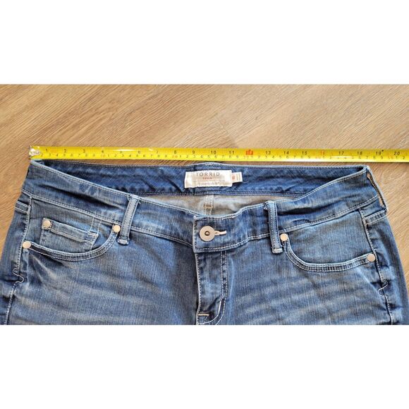 Torrid jean shorts denim size 16 stretchy womens - Picture 2 of 8